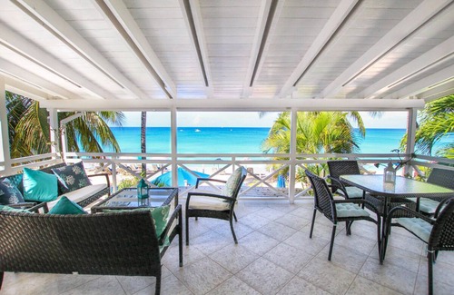 Old Trees Bay Apartment | Chic Beachfront Apartment - Bora Upper