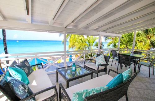 Old Trees Bay Apartment | Chic Beachfront Apartment - Bora Upper