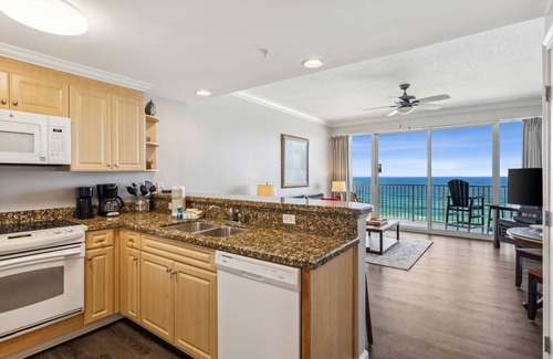 Panama City Beach Condo | Chic Boardwalk Condo w/Floor-to-Ceiling Views, Balcony & Bunks for the Kids