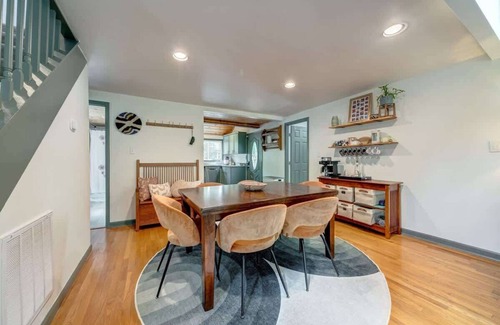 The Woods Cabin | Chic Cabin with 3 Kings, Privacy & Pool Access