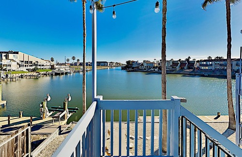 Corpus Christi Condo | Chic Canal-Front Getaway | Dock & Bay Access | Walk to Dining & Mins to Beach