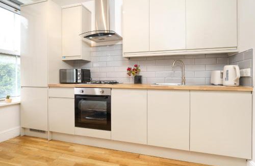 Coldharbour Apartment | Chic & Central Brixton 1-Bed for 4