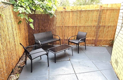Saint Kilda South Apartment | Chic central St Kilda 2 bed 8 mins walk to beach