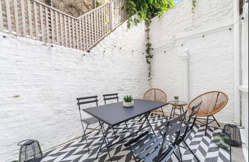 Chelsea Apartment | Chic Chelsea Apartment Steps from Kings Road