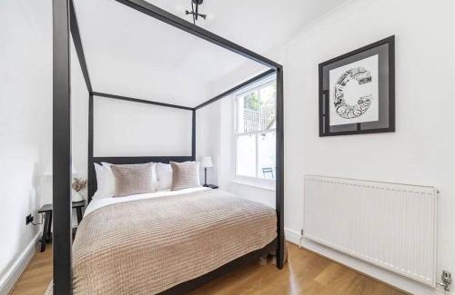 Chelsea Apartment | Chic Chelsea Apartment Steps from Kings Road
