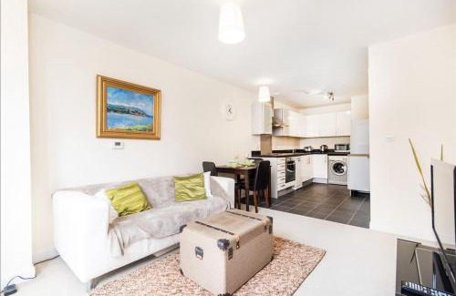 Churchill Apartment | Chic Chelsea Stylish 1-Bedroom