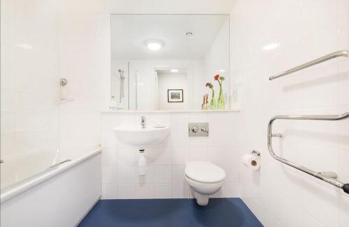 Churchill Apartment | Chic Chelsea Stylish 1-Bedroom