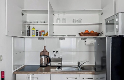 Elberfeld-Mitte Apartment | Chic City Apartment 1BR for 2- Elegant Comfort, Wuppertal City Center