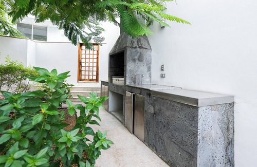 Puerto Ayora Apartment | Chic City Gateway: Spacious modern apartment in the Heart of Puerto Ayora