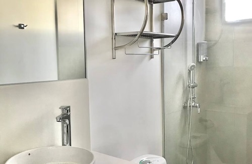Puerto Ayora Apartment | Chic City Gateway: Spacious modern apartment in the Heart of Puerto Ayora