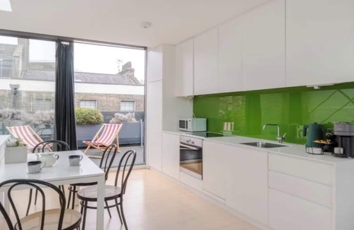 Cathedrals Apartment | Chic City Retreat by Borough Market