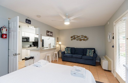 Corpus Christi Condo | Chic Coastal Retreat w/Hot Tub & Indoor Pool, Steps from Pristine TX Beaches