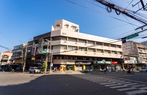 Downtown Tacloban Apartment | Chic Comforts: Etsu Hotel's Signature Studio Await
