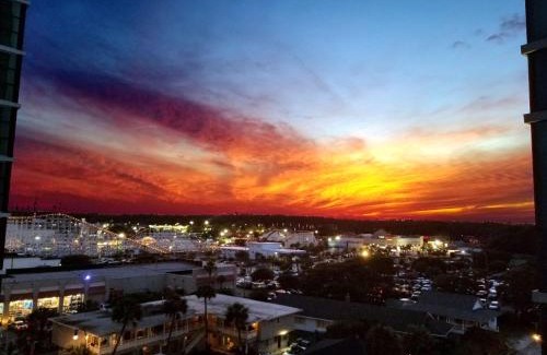 Downtown Myrtle Beach Apartment | Chic condo w hot tub & oceanview balcony