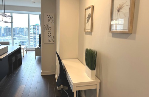 Downtown Montreal Condo | Chic Condo w/Skybridge to Bell Centre & Underground City Access