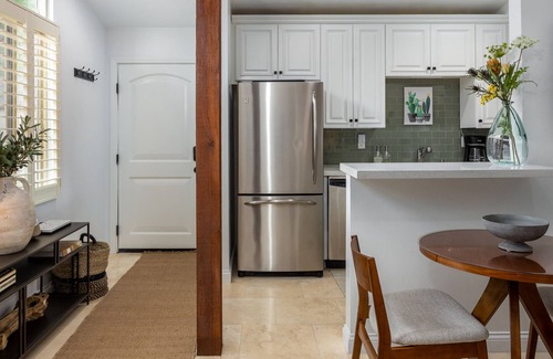 Downtown Palm Springs Condo | Chic Condo with Rooftop Deck & Private Pool - Caballeros