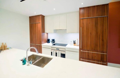 Nassau Condo | Chic Contemporary Condo on Cable Beach