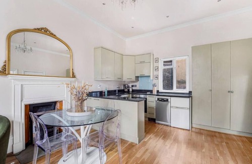 Tachbrook Apartment | Chic & Cosy Flat, 4-Min Walk to Pimlico Tube. Pet Friendly