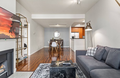Sawtelle Condo | Chic & Cozy 1BR Escape in Brentwood