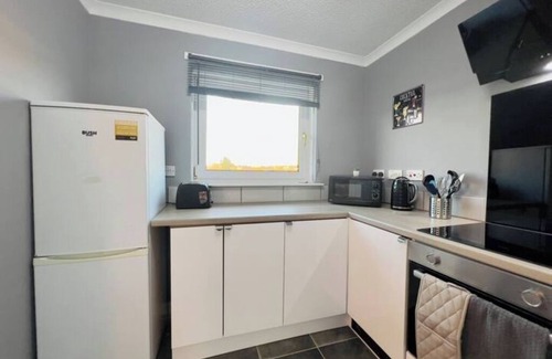 North Glasgow Apartment | Chic & Cozy 2-Bed Flat in Glasgow - Free Parking