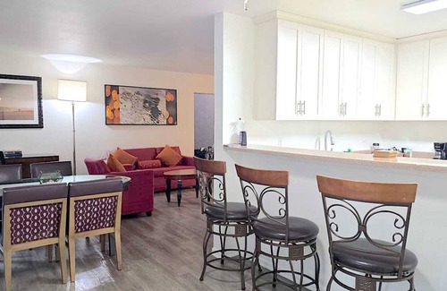 Westwood House | Chic & Cozy at Westpark Luxe – Complimentary Parking