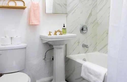 Westlake Apartment | Chic & Cozy Studio for 2! Amazing DTLA Location!