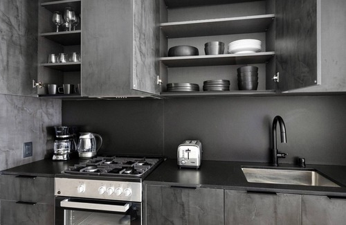 Palms Apartment | Chic Culver City 1BR w/Pool, Gym & Sundeck, nr 405, by Blueground