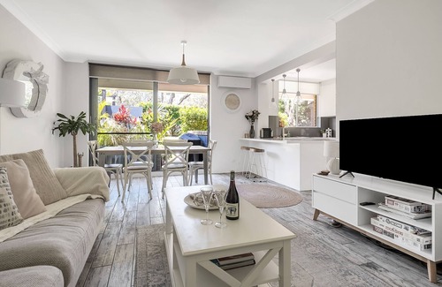 Manly Apartment | Chic designer garden apartment moments from beach!