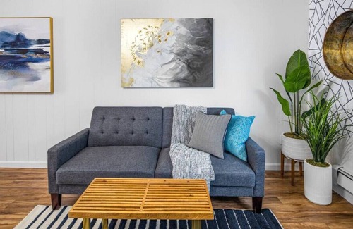 South Addition House | Chic Downtown 1 Bedroom