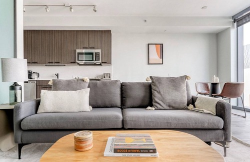 Waller Creek District Apartment | Chic Downtown 1BR w/Pool & Gym, close to Restaurants, by Blueground
