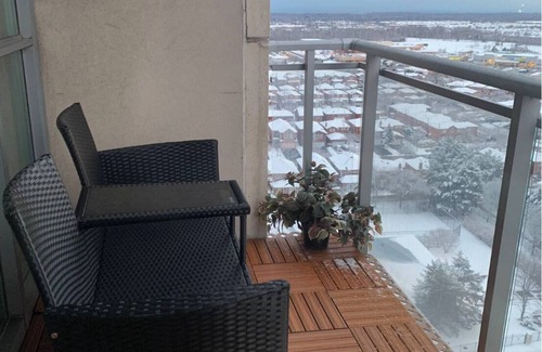 Downtown Mississauga Condo | Chic Downtown Mississauga Condo | 5 Min Walk to Square One!