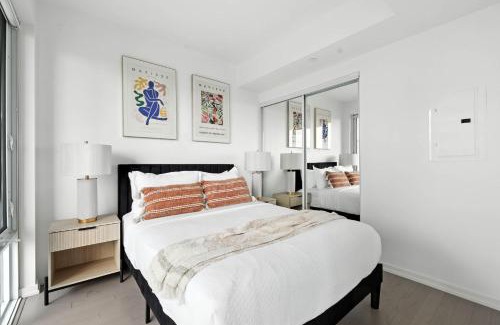Downtown Toronto Apartment | Chic Downtown Toronto Haven - Private Patio