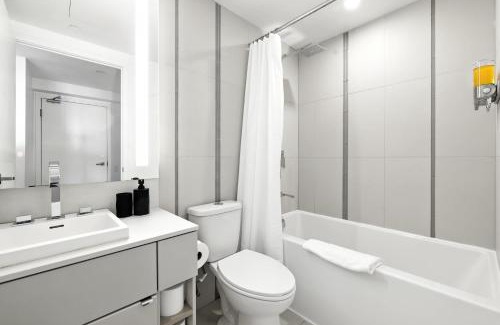 Downtown Toronto Apartment | Chic Downtown Toronto Haven - Private Patio
