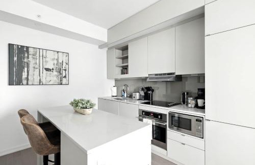 Downtown Toronto Apartment | Chic Downtown Toronto Haven - Private Patio