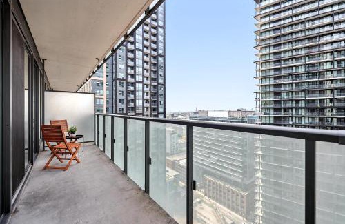 Downtown Toronto Apartment | Chic Downtown Toronto Haven - Private Patio