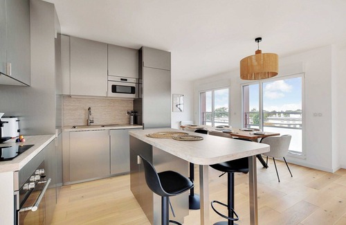 Le Bois Porte de Nogent Apartment | Chic Duplex with Rooftop -3BD/6P- Nogent-sur-Marne