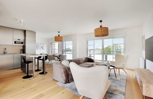 Le Bois Porte de Nogent Apartment | Chic Duplex with Rooftop -3BD/6P- Nogent-sur-Marne