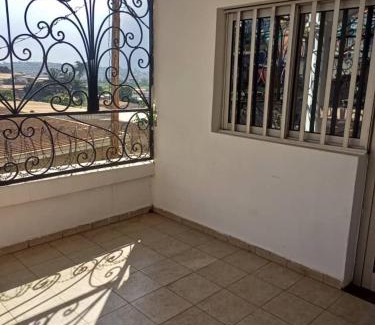 Yaounde Apartment | Chic et propre Mvan