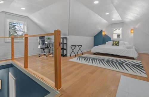 Portsmouth House | Chic Family Friendly Home w/ FirePit Near Casino