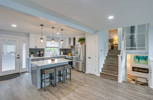 Federal Way House | Chic Federal Way Home ~ 12 Mi to Downtown Tacoma!
