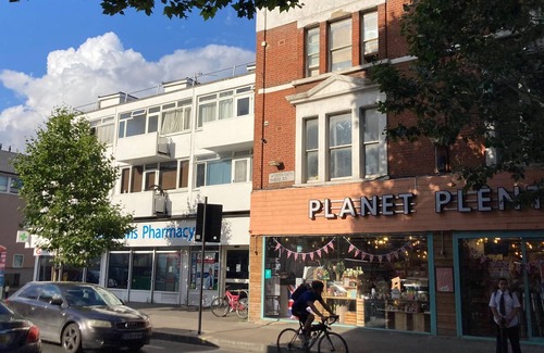 Parsons Green and Walham Apartment | Chic Flat in London SW6
