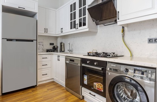 Osmanbey Apartment | Chic Flat in Nisantasi - Adjacent to City's Mall