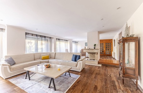 Arnavutkoy Apartment | Chic Flat w Garden in Bebek, Lux Side of Istanbul