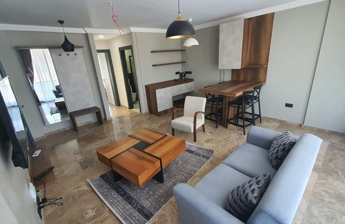 Karakum House | Chic Flat w Pool 5 min to Beach in Kyrenia