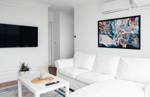 Fatih Apartment | Chic Flat w Terrace, Jacuzzi 15 min to Blue Mosque