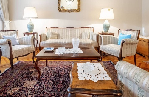 Caddebostan Mahallesi Apartment | Chic Flat with Balcony Close to Caddebostan Shore