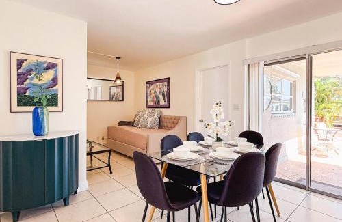 Fort Lauderdale House | Chic Fort Lauderdale Escape Pool Lake Views