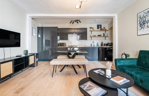 Clifton Apartment | Chic Garden Escape in Clifton