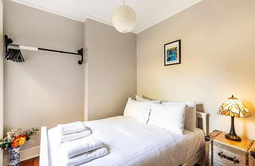 Ealing Common Apartment | Chic Garden Flat in Leafy Ealing