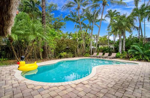 South Lake Villa | Chic Getaway With Heated Pool & Short Walk to Beach